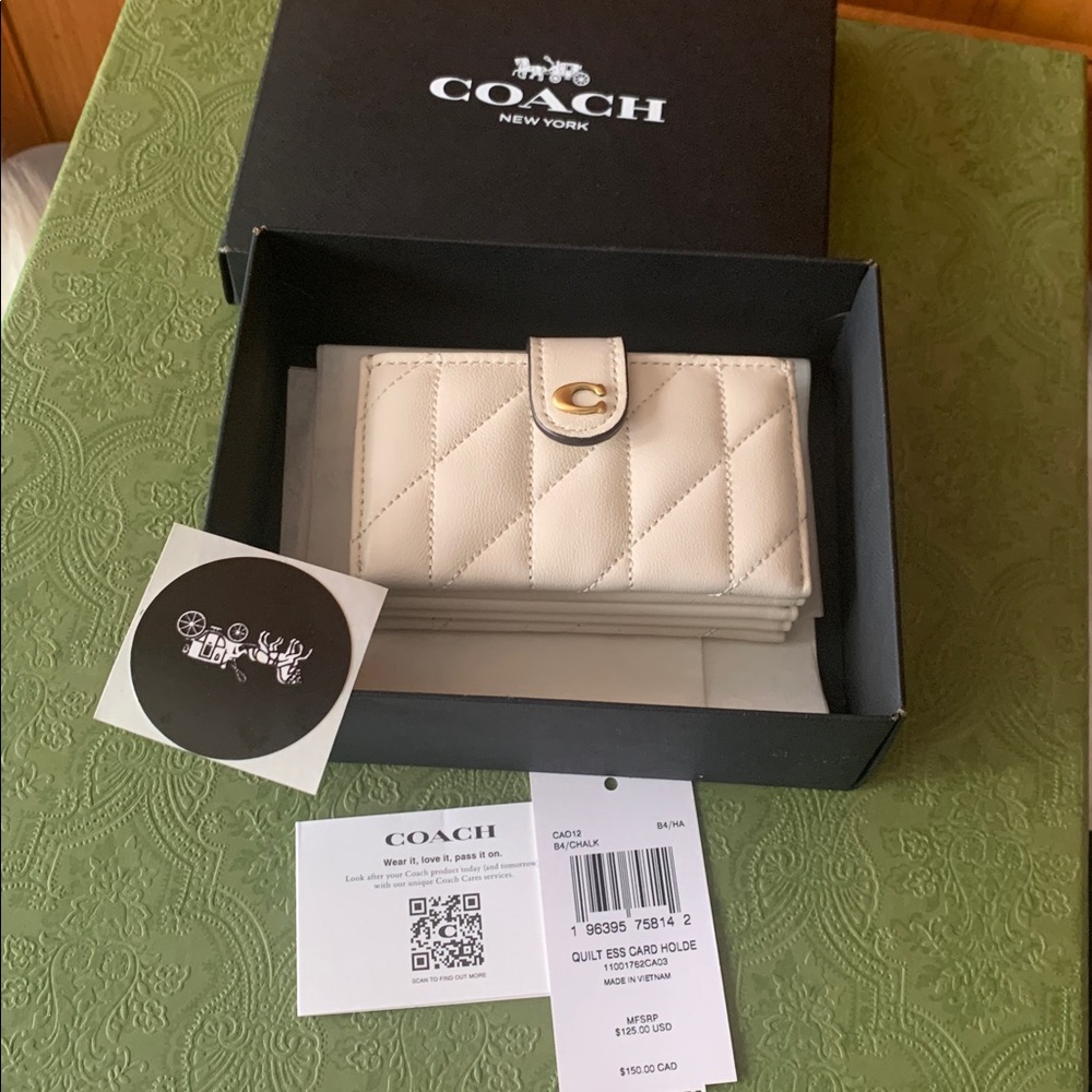 BNIB🎁 COACH Essential Multi Card Holder W/ Pillow Quilting in Brass/Chalk Color